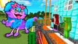Mommy PJ PUG-A-PILLAR vs. Security House Battle – Minecraft gameplay (thanks to Maizen JJ and Mikey)